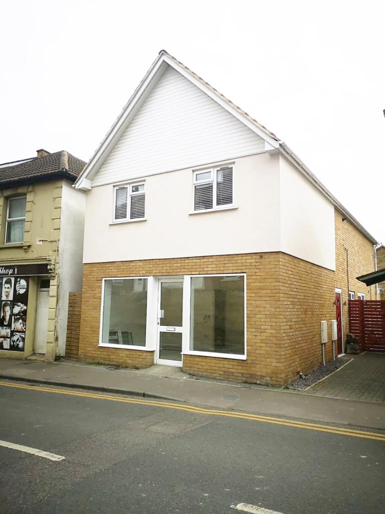 Lot: 72 - VACANT SHOP WITH GROUND RENT INCOME -